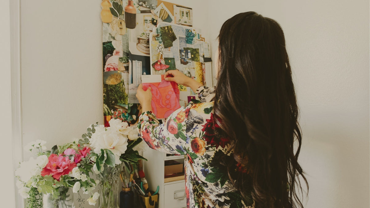 What is an art consultant?